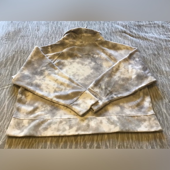 🩶🩶 Grey/White Cropped Cowl Neck Polar Fleece 🩶🩶 - Picture 3 of 3
